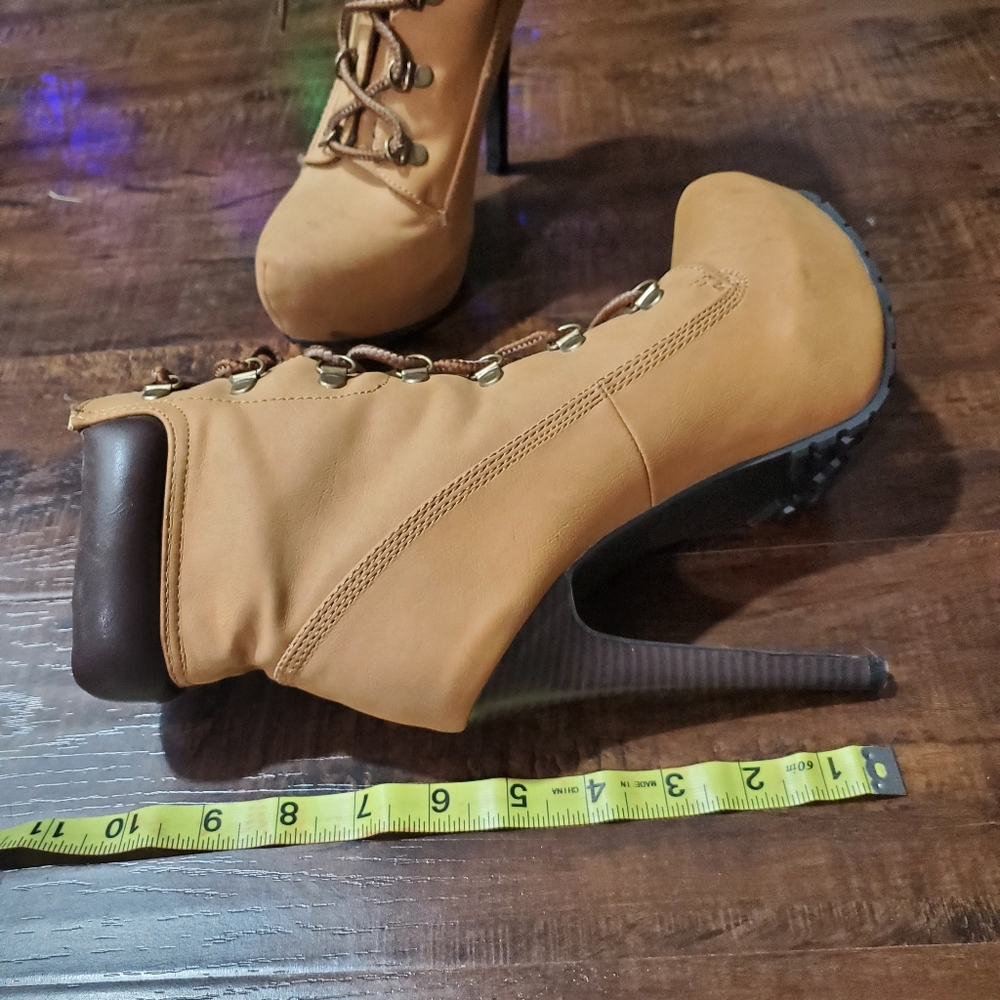 Boots - Picture 4 of 5